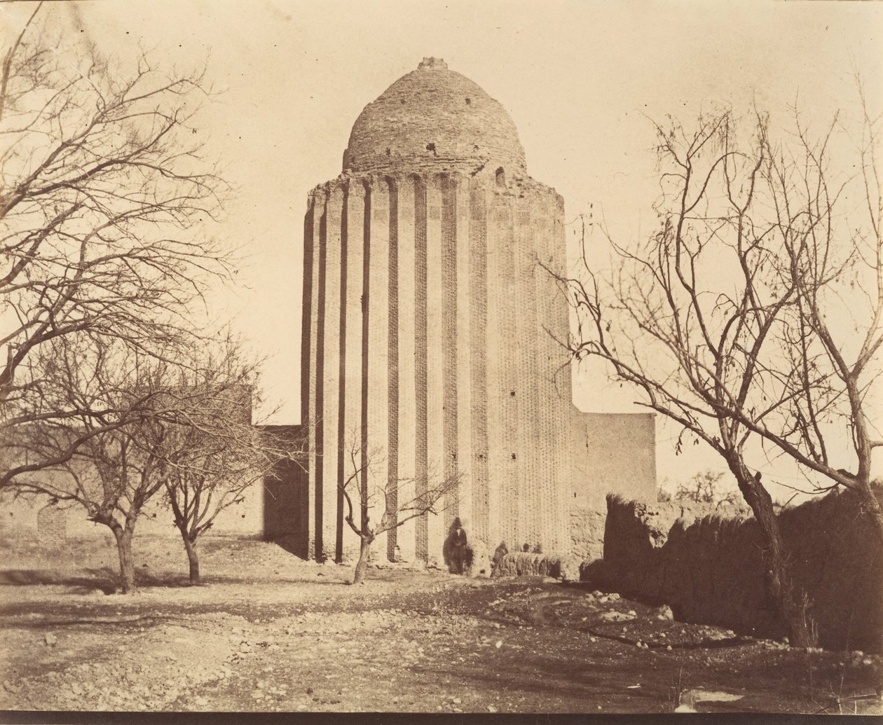 [Bastam, Tomb Tower postavená 1313, Khorasan], 40.–60. léta 19. století. od Possibly by Luigi Pesce.
