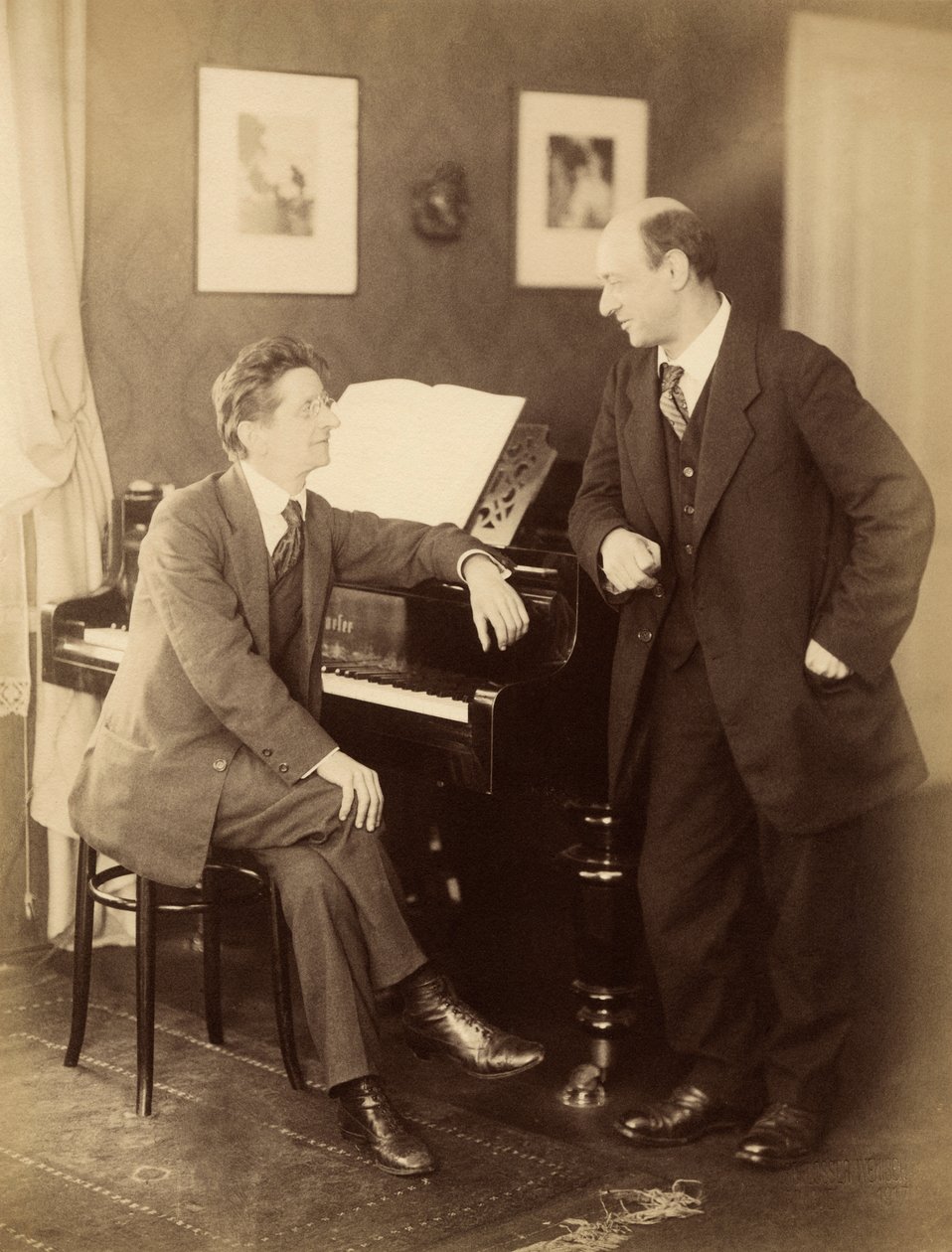 Alexander Zemlinsky a Arnold Schönberg v Praze, 1917. od Prague . Photo studio Schlosser and