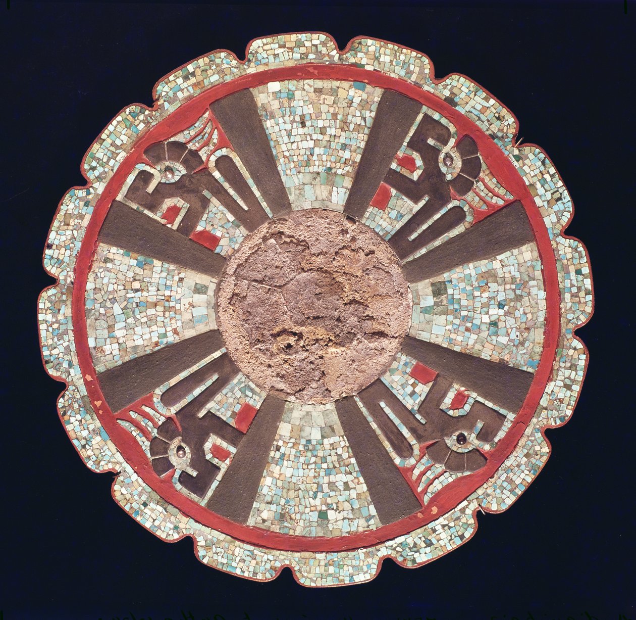 Teotezcacuitiapili, přezka na opasku, kterou nosili hodnostáři zobrazující čtyři ohnivé hady, z El Castillo, Chitchen Itza, stát Yucatan, 987-1185 (mozaika) od Pre Columbian