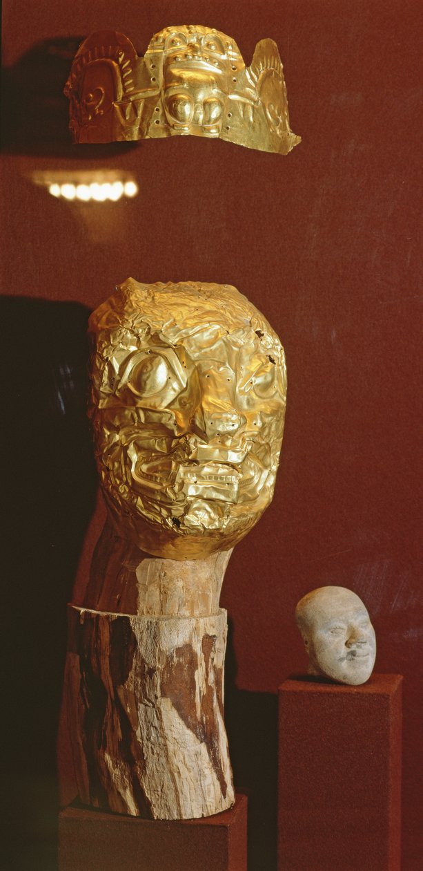 Maska a čelenka (zlatá) od Pre Columbian