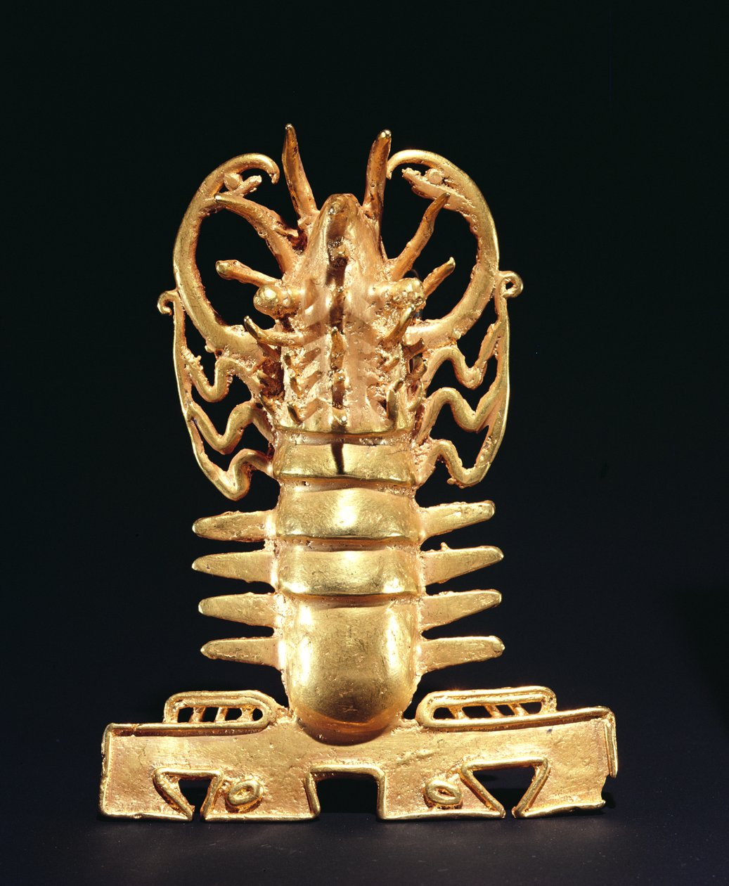 Přívěsek představující humra s krokodýlí tlamou, z La Vaca, Punta Burica, Kostarika (zlato) od Pre Columbian