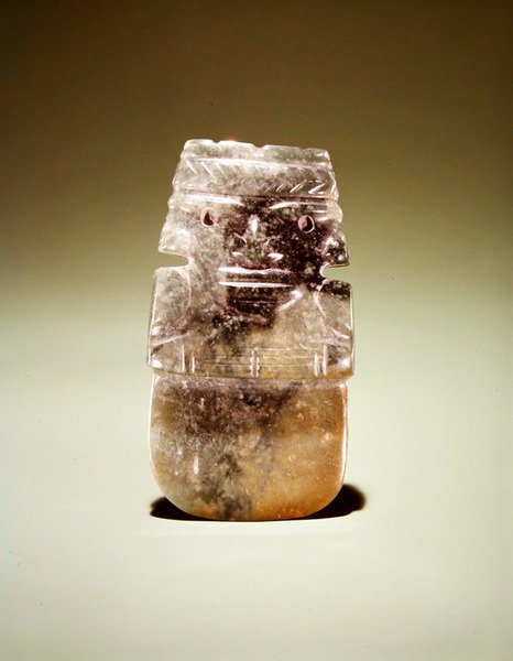 Bůh sekery s čelenkou, z Guacimo, oblast Linea Vieja (průsvitný pestrý nefrit) od Pre Columbian Pre Columbian