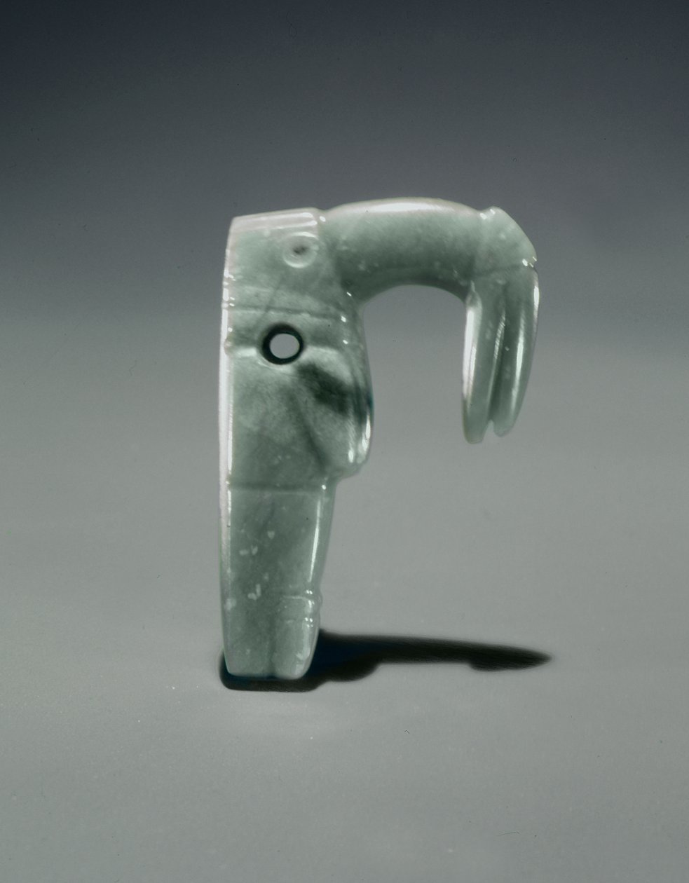 Pták zobák, z Guacimo, oblast Linea Vieja (průsvitný světlý mořsko-zelený nefrit) od Pre Columbian Pre Columbian