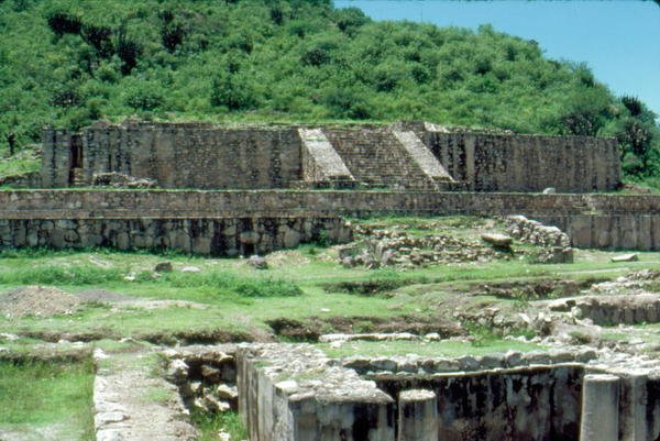 Platformy v Center Plaza od Pre Columbian Pre Columbian
