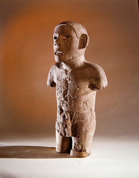 Stojící postava, aztécká kultura (vulkanický kámen) od Pre Columbian Pre Columbian