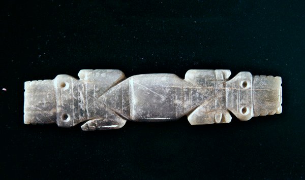 Dvouhlavý krokodýl barový přívěsek, z Guacimo, oblast Linea Vieja (průsvitný modrozelený nefrit) od Pre Columbian Pre Columbian