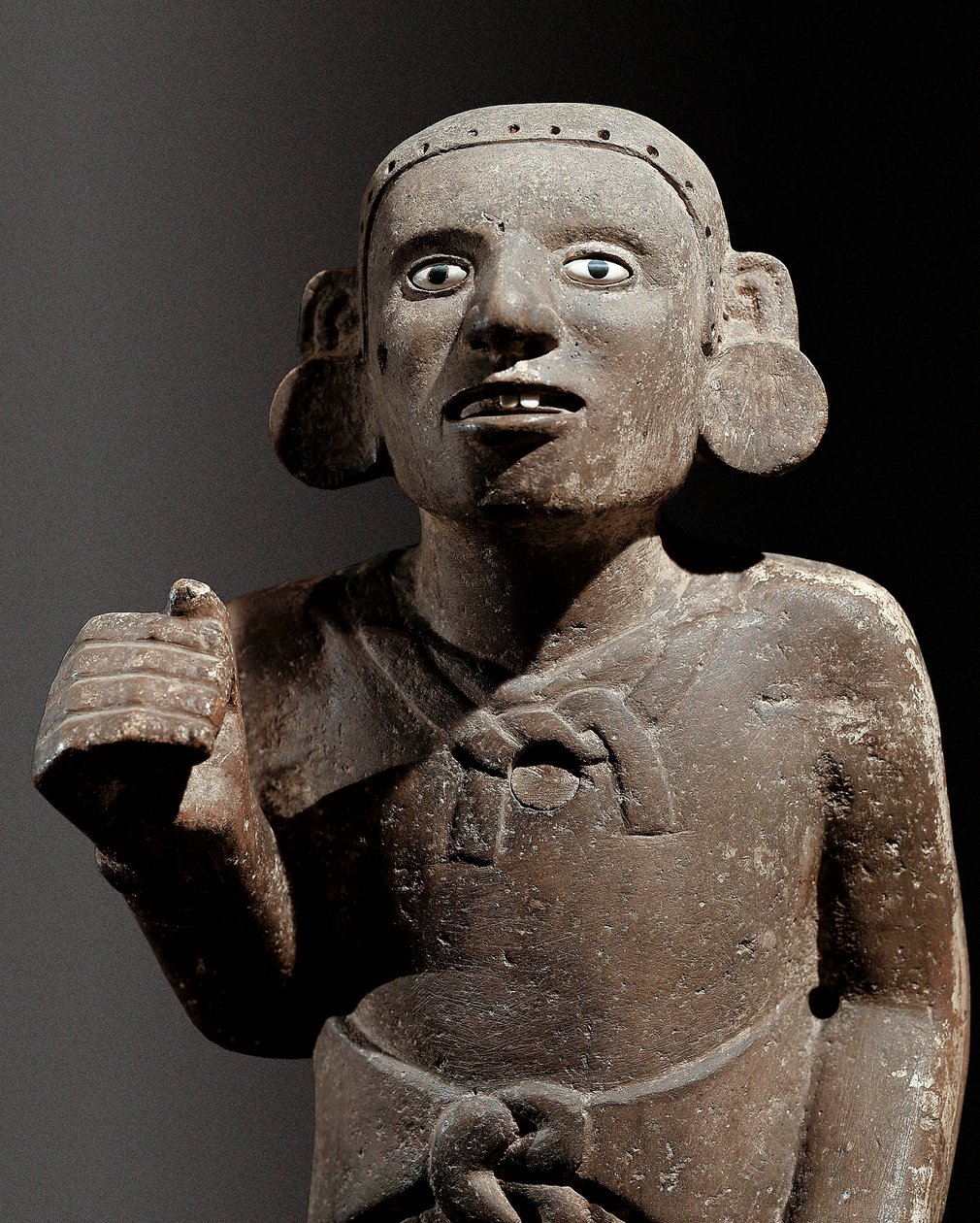 Předkolumbovská civilizace: socha aztéckého kněze od Pre Columbian