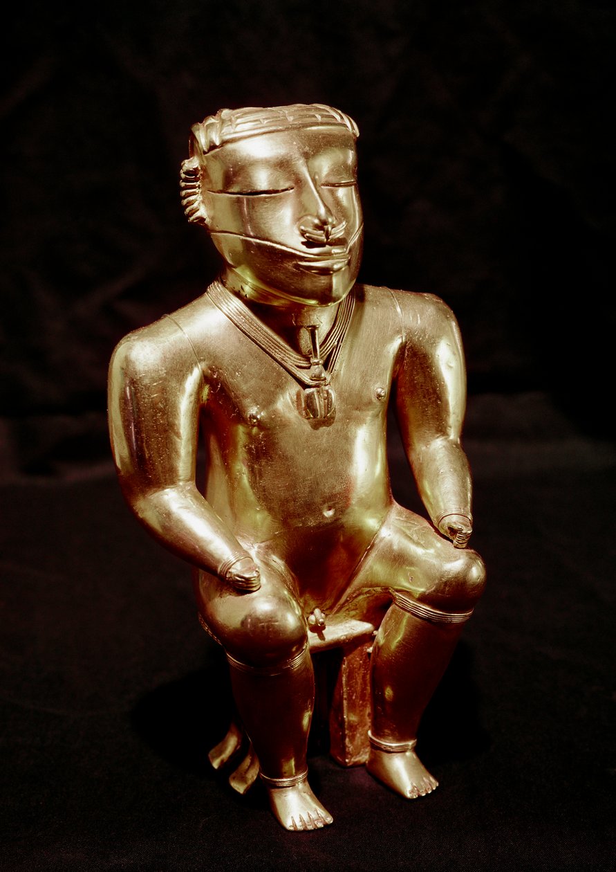 Předkolumbijské umění, civilizace Quimbaya (Kolumbie): soška muže sedícího ve zlatě, 400-1400 n. l. - Bogotá, Museo de Oro, Kolumbie - předkolumbijské umění, civilizace Quimbaya (Kolumbie), antropomorfní postava: sedící muž - zlatá socha, 400 -1400 nl - M od Pre Columbian Pre Columbian