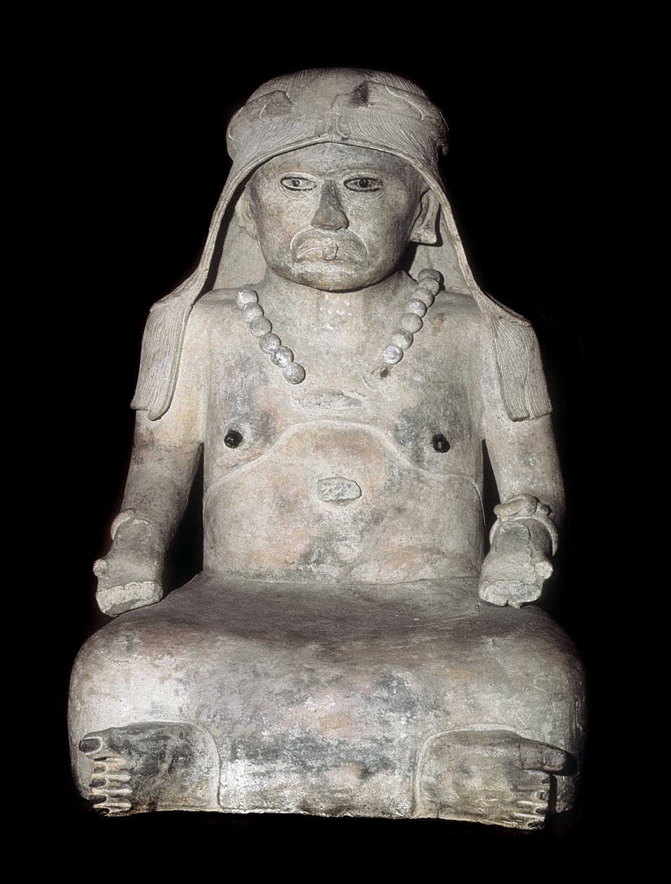Předkolumbovské umění: stará žena s pokrývkou hlavy. Socha z Veracruz (Mexiko) od Pre Columbian Pre Columbian