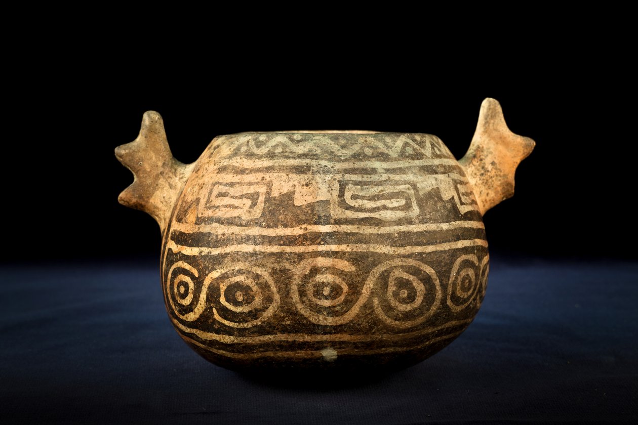 Kulovitá keramika se zoomorfním dekorem / Předkolumbovské umění (terakota) od Precolombian Precolombian