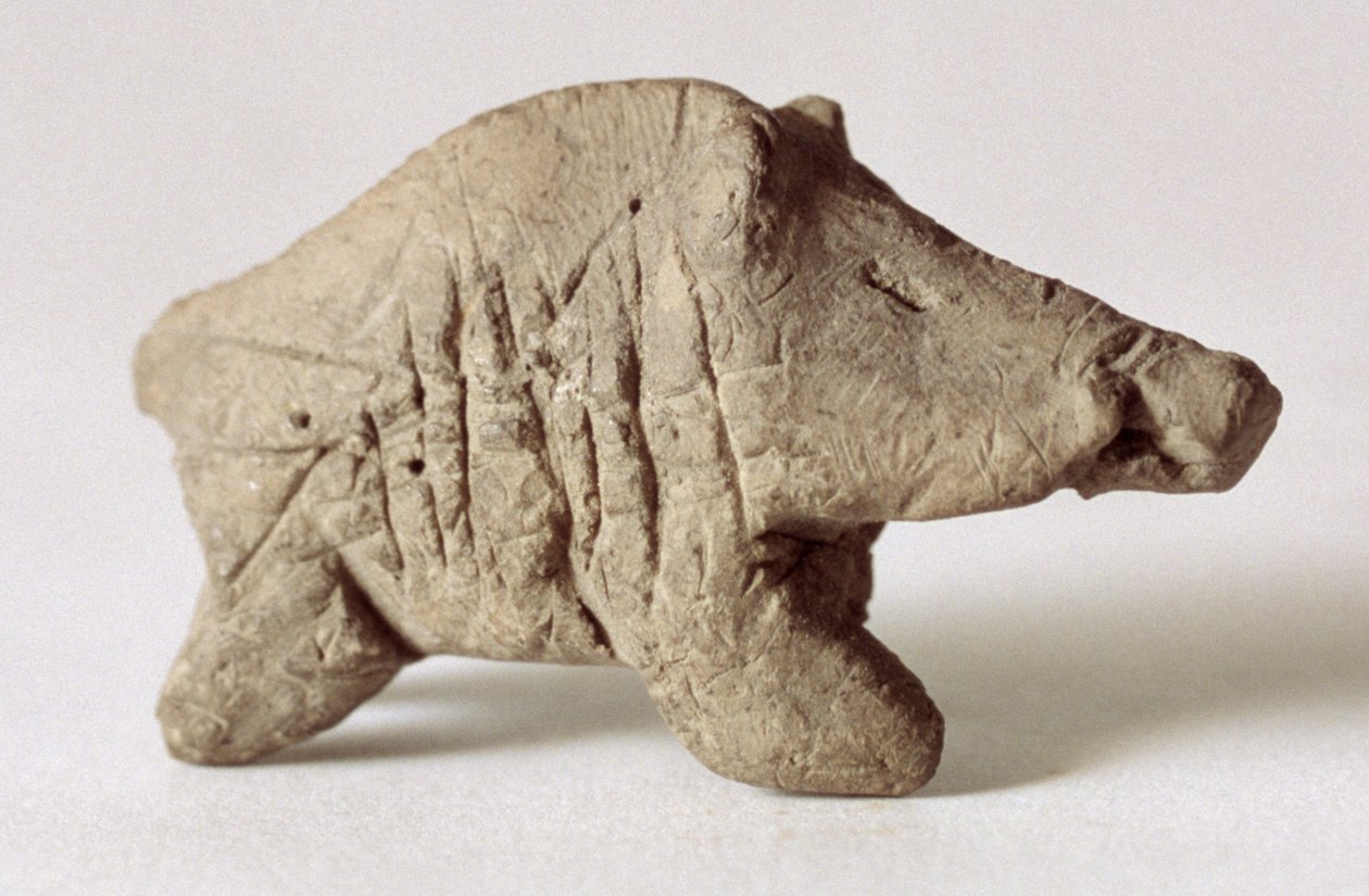Figurka malého kance, z Tappeh Sarab, Írán, cca 6. tisíciletí před naším letopočtem (hlína) od Prehistoric