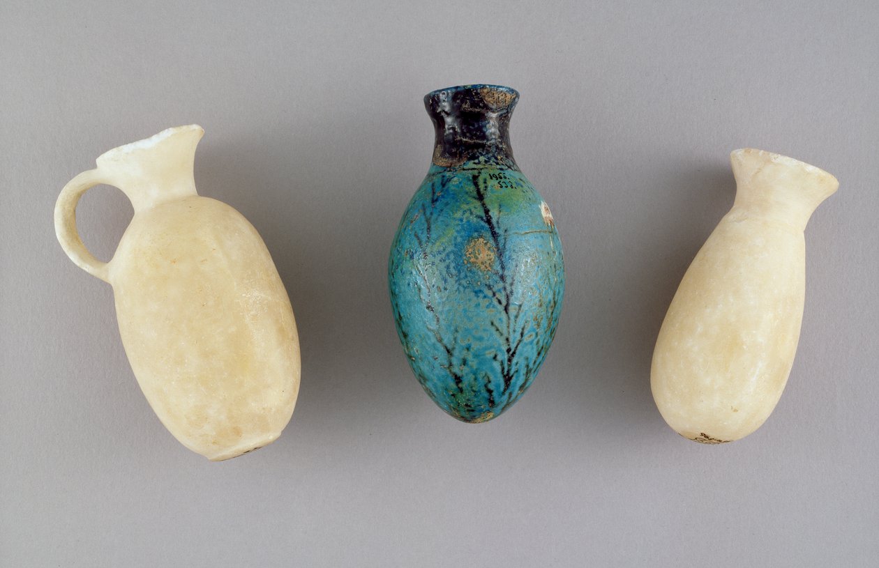 Tři kosmetické nádoby z hrobky G.37, Jericho, kolem 1800-1700 př.nl (sádra a fajáns) od Prehistoric