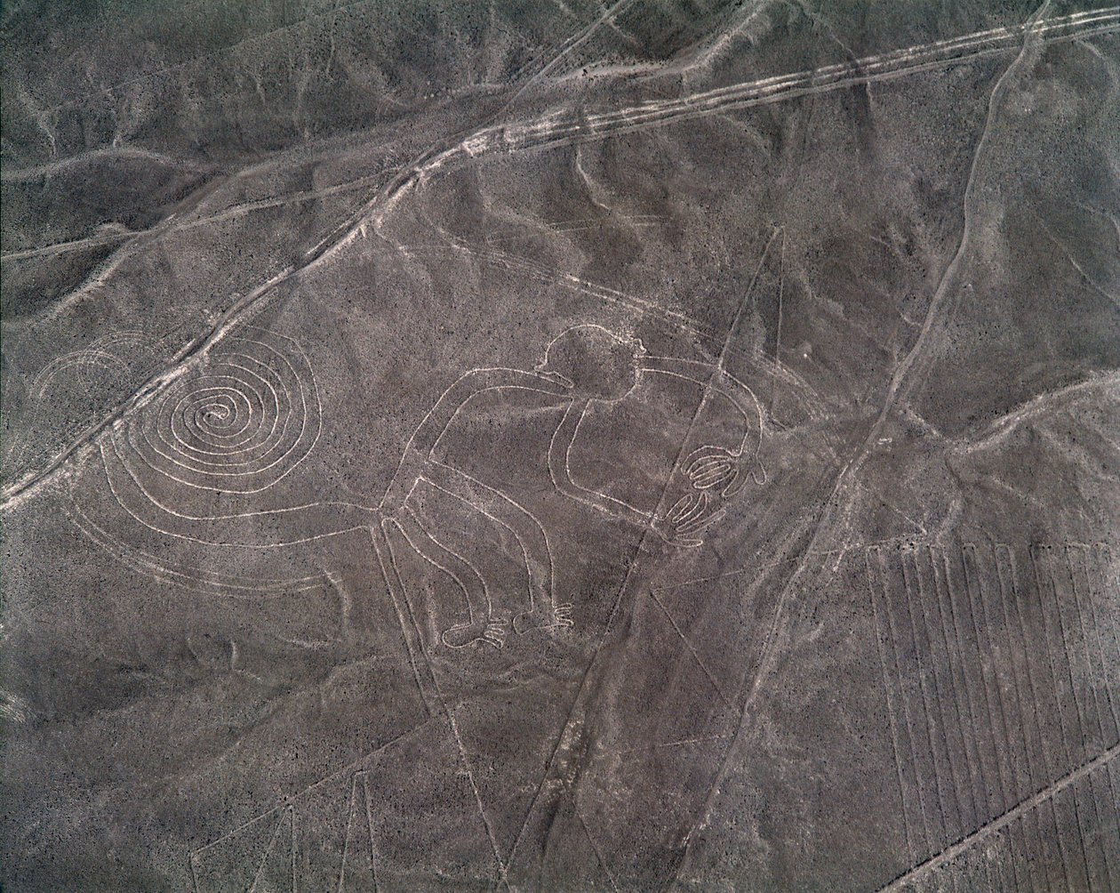Letecký pohled na postavu opice, Nazca Lines (fotografie od Prehistoric Prehistoric