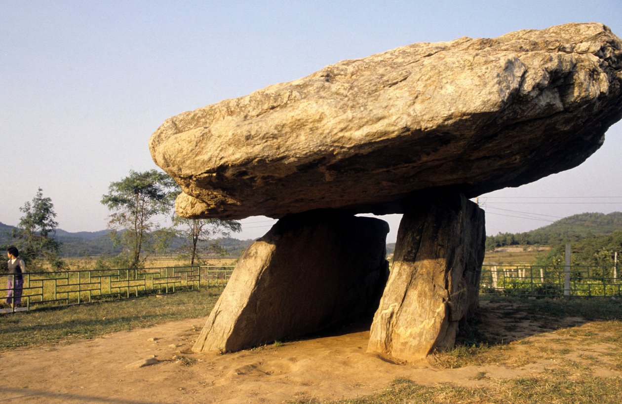 Dolmen do Kanghwa v Jižní Koreji. od Prehistoric Prehistoric