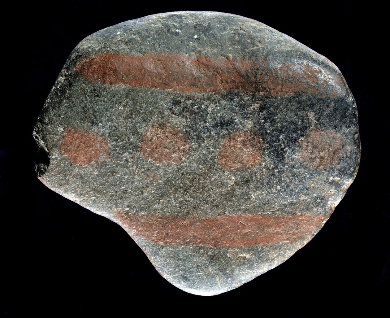 Pravěk: malovaný oblázek z doby Azilian. 9000 před naším letopočtem. Saint-Germain-en-Laye, Národní archeologické muzeum od Prehistoric Prehistoric