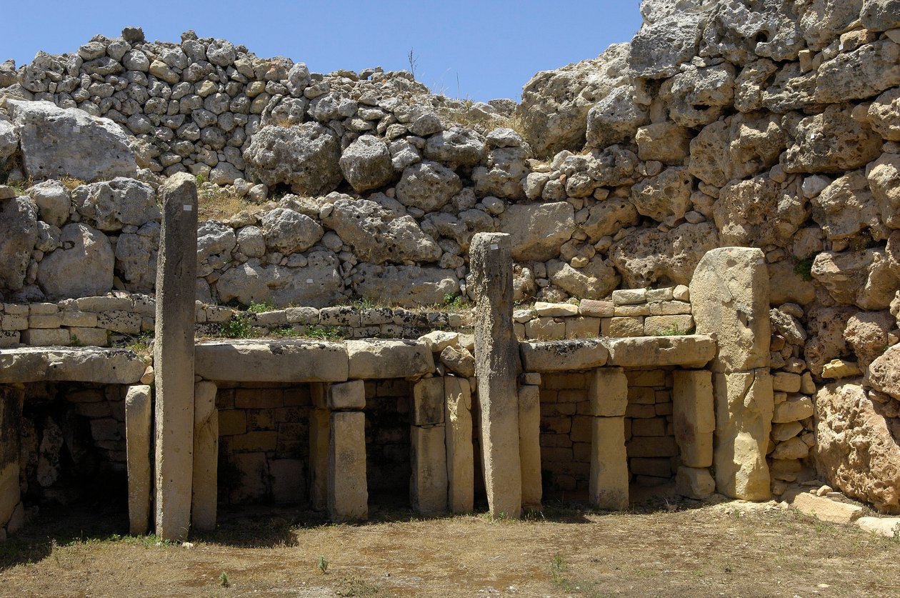 Pravěk: pohled na megalitický chrám Ggantija, pocházející z neolitu (3500-2600 př.nl), ostrov Gozo, Malta (foto) od Prehistoric Prehistoric