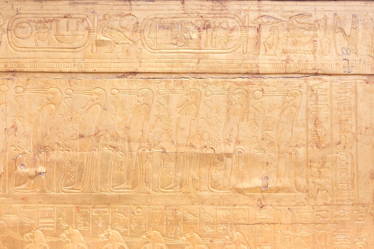 Vnější zlatá svatyně Tutanchamonovy pohřební komory, Egyptské muzeum, Káhira, Egypt od Prehistoric Prehistoric