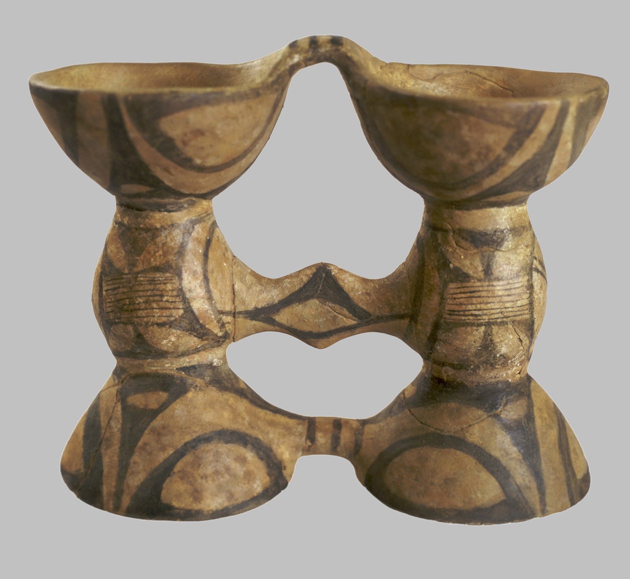 Plavidlo binokulárního tvaru, 4250-3850 před naším letopočtem od Prehistoric Russian Culture