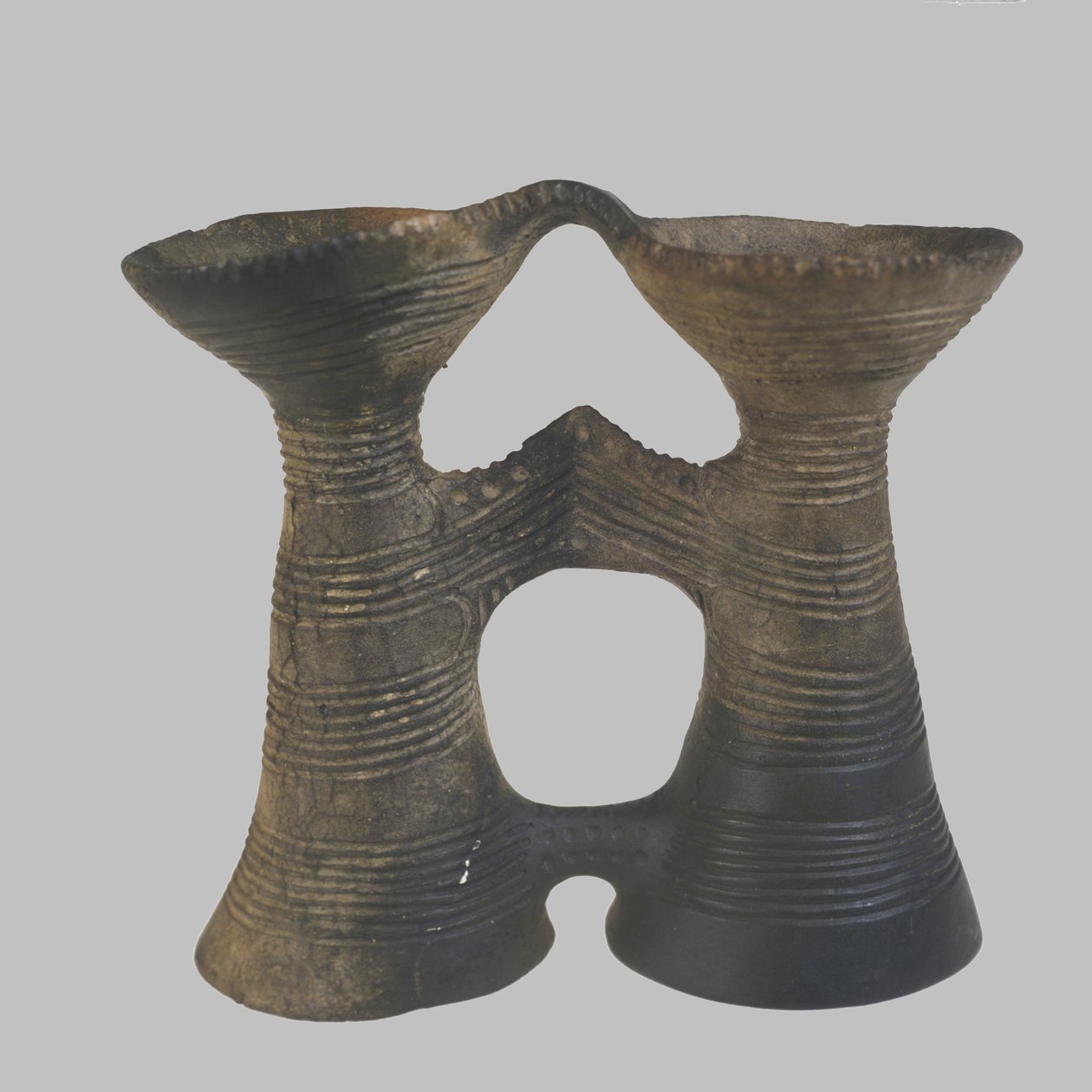 Plavidlo binokulárního tvaru, 4400-4200 před naším letopočtem od Prehistoric Russian Culture