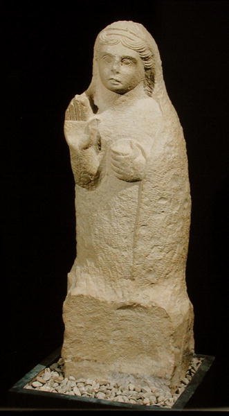 Pohřební stéla v podobě sošky, 4.-3. století před naším letopočtem (vápenec) od Punic Punic
