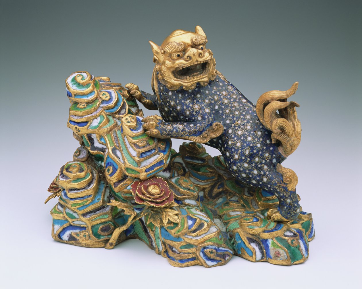 Postava lva na skále (cloisonne smalt) od Qing Dynasty Chinese School
