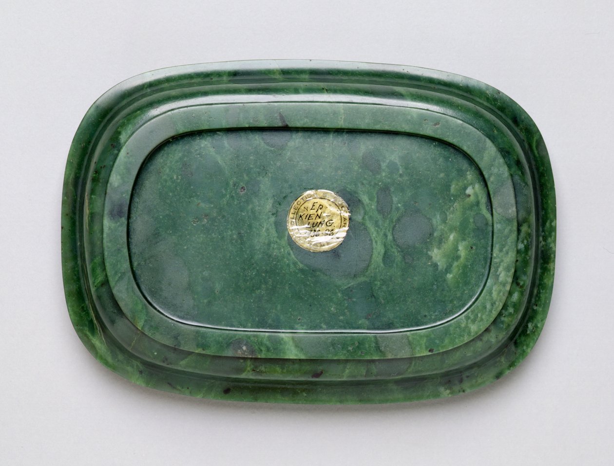 Imperial Cupstand víko, období Qianlong (1736-95) (nefrit) (viz také 193799 a 193853) od Qing Dynasty Chinese School