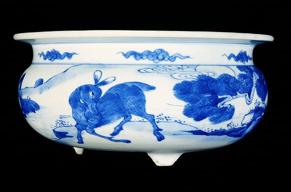 Kadidlnice malovaná podglazurní modří s jelenem v krajině, období Kangxi (1662-1722) (porcelán) od Qing Dynasty Chinese School