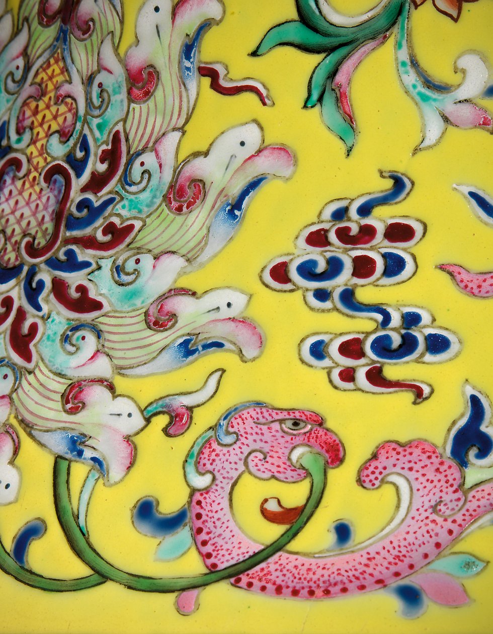 Detail z jedné z páru růžových váz Imperial Famille (keramické) od Qing Dynasty   Jiaqing Period Chinese School