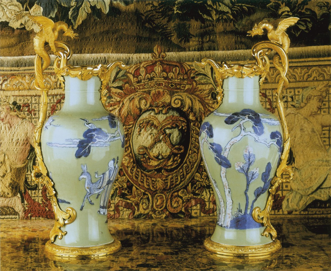 Pár konví Ludvíka XV., porcelán 1662-1722, pasparty cca 1745-49 (porcelán namontovaný na ormolu) od Qing Dynasty   Kangxi Period Chinese School