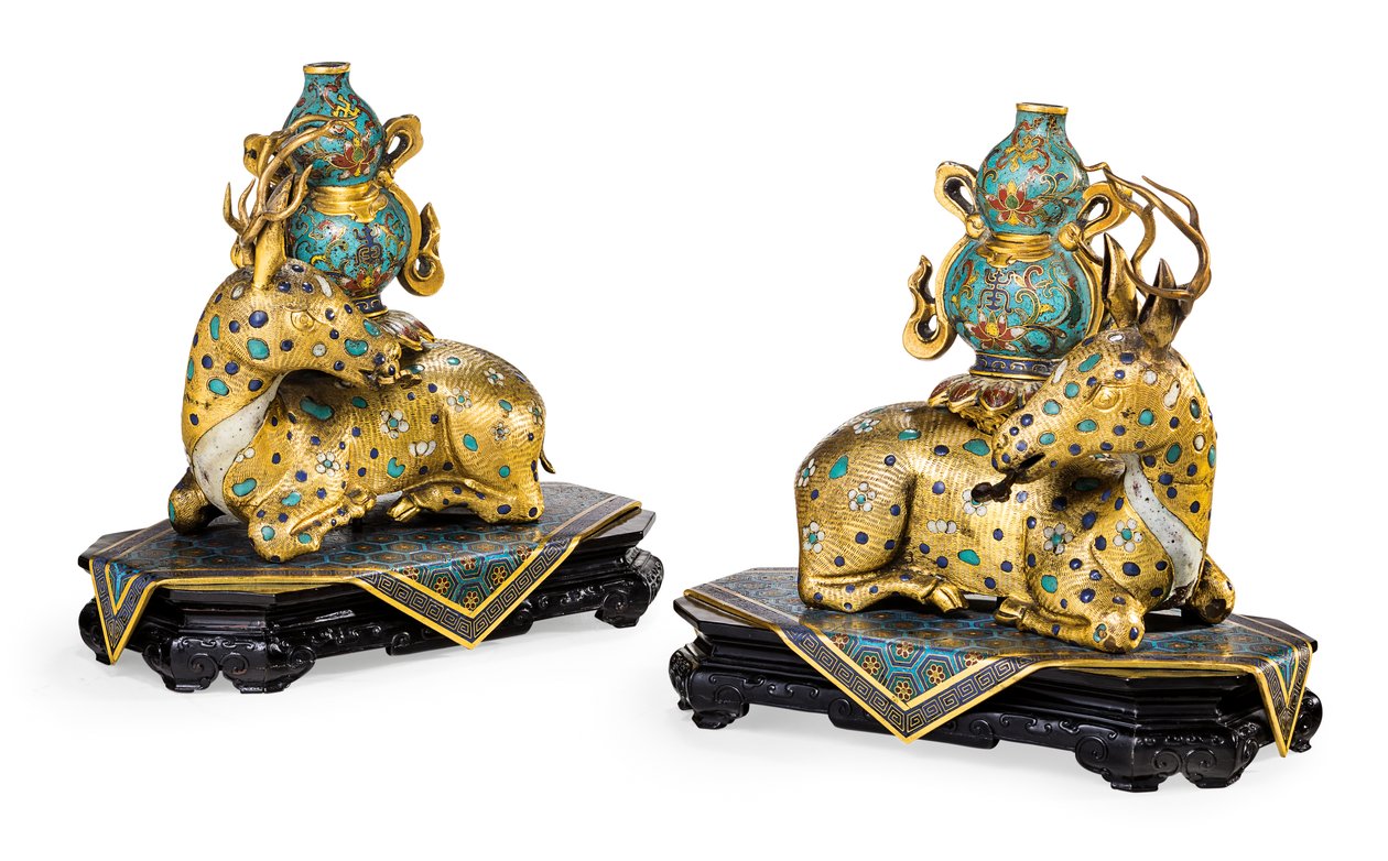 Pár ležících jelenů (pozlacená měď a cloisonné smalt) od Qing Dynasty   Qianlong Period Chinese School