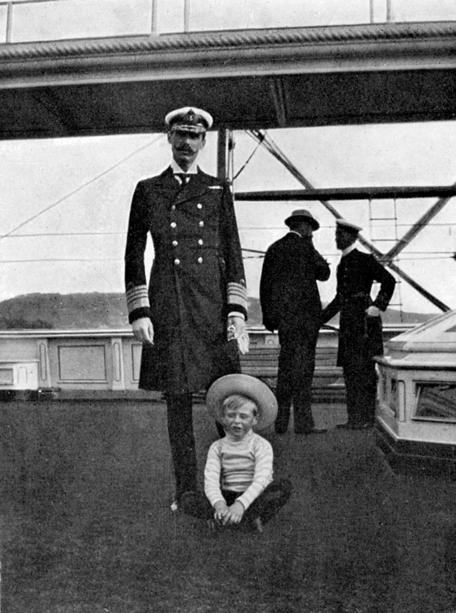 Norský král Haakon VII 1872-1957 se svým synem Olavem 1903-1991, 1908. od Queen Alexandra