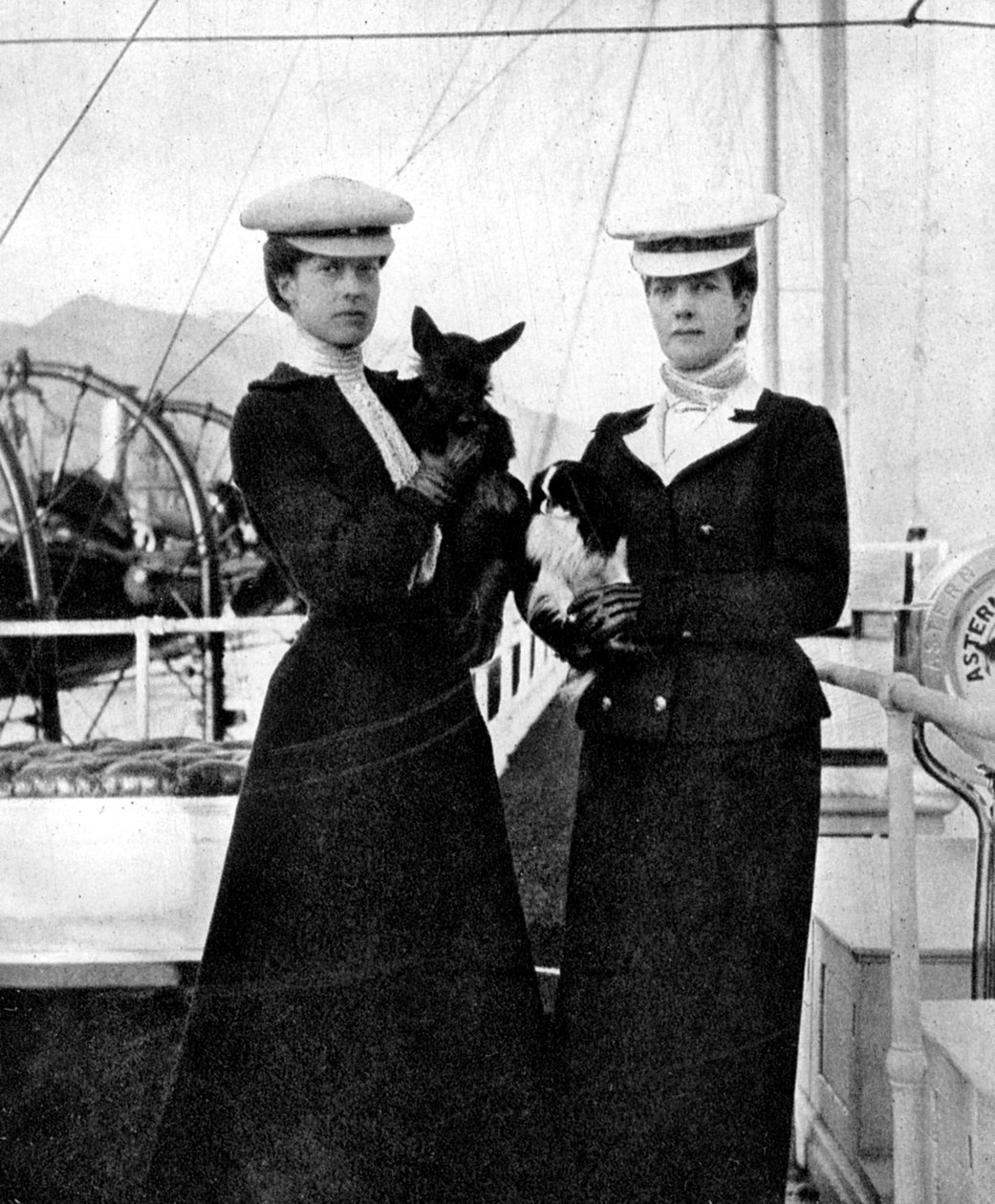 Královna Alexandra 1844-1925 se svou dcerou princeznou Viktorií 1868-1935. 1908. od Queen Alexandra