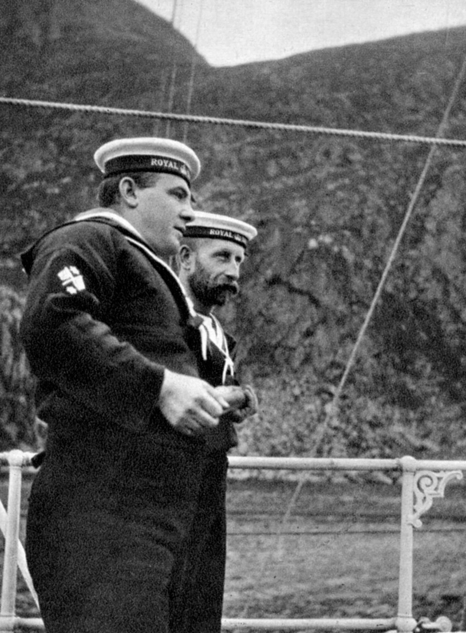 Dva námořníci na královské jachtě u pobřeží Norska, 1904 1908. od Queen Alexandra