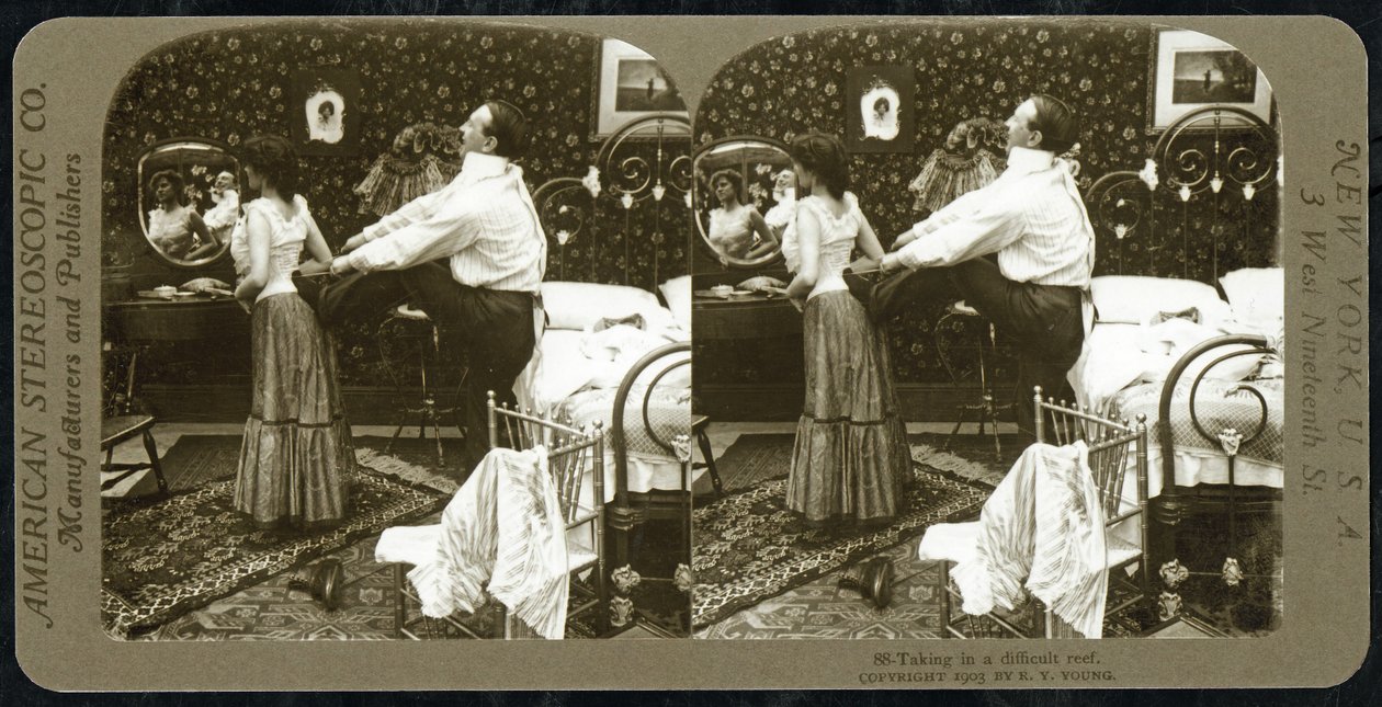 American Stereoscopic Companyn julkaisema stereoskooppinen kortti, joka kuvaa naista, joka on sidottu korsettiin od R.Y Young