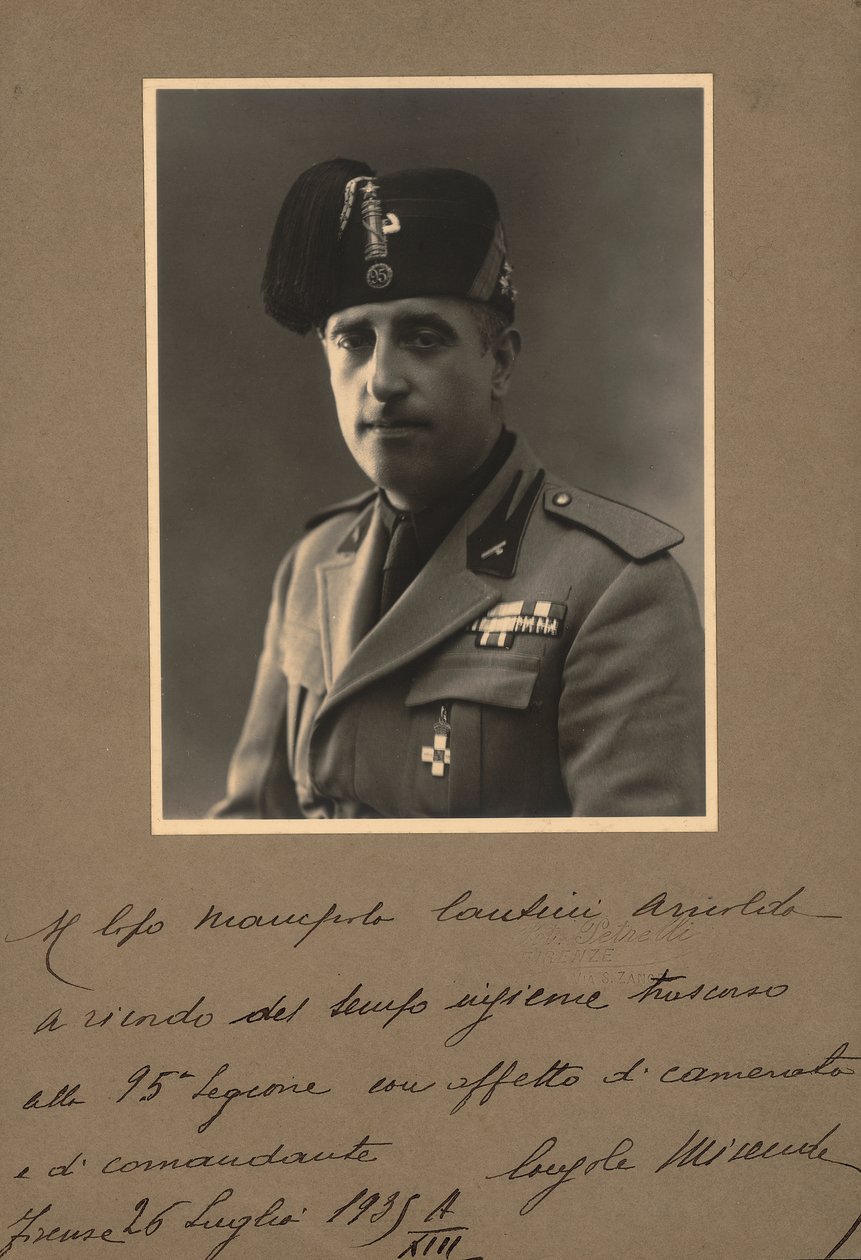 Album "MVSN- Blackshirts": Konzola milice v uniformě, 07/1935 (černobílá fotografie) od R. Petrelli