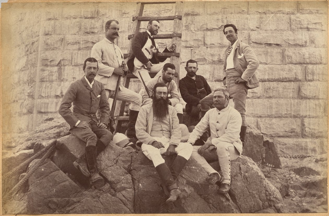 Vedoucí zaměstnanci společnosti Messrs. Glover & Co. u mostu přes Sindh (avers, nahoře) od Raja Deen Dayal