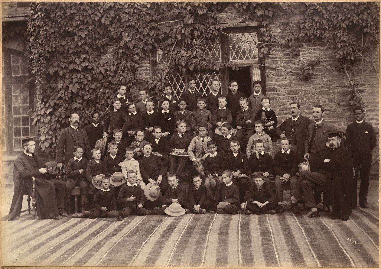 Třída základní školy, Bishop Cotton School, Shimla (recto) od Raja Deen Dayal