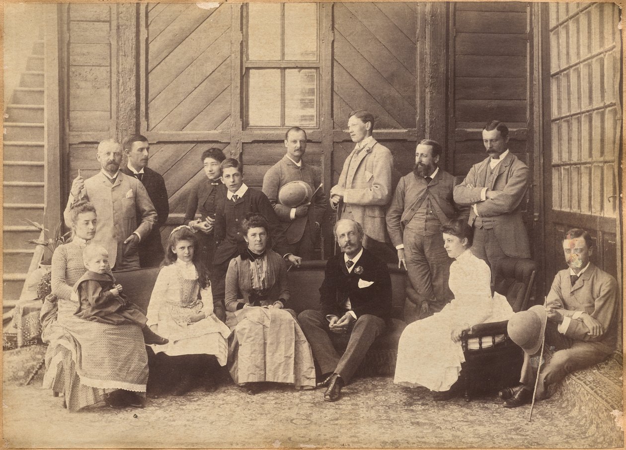 Šimla, 17. května 1887: místokrálovská společnost. Lord William Beresford, vojenský tajemník, kapitán Leonard Gordon A.D.C., slečna Clerc, ctihodný Basit Blackwood, major F. R. Hamilton A.D.C., pan Oglivie Grant, sir Donald Mackenzie Wallace K.C.E., Privat od Raja Deen Dayal