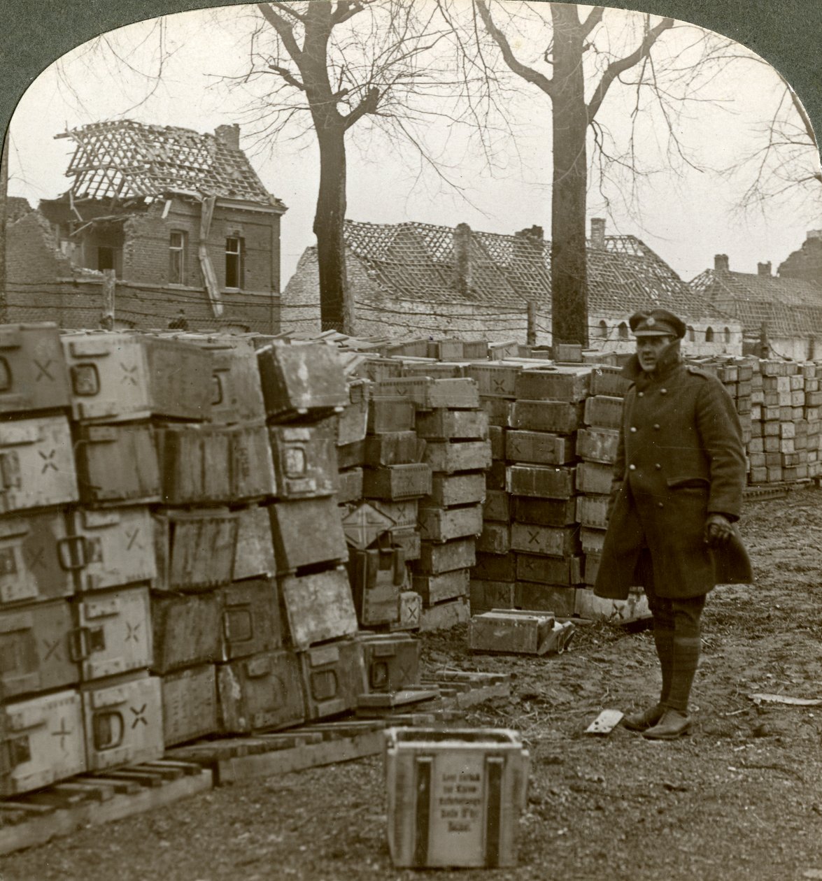 Opuštěná německá munice poblíž Cambrai, první světová válka, 1914-1918. od Realistic Travels Publishers