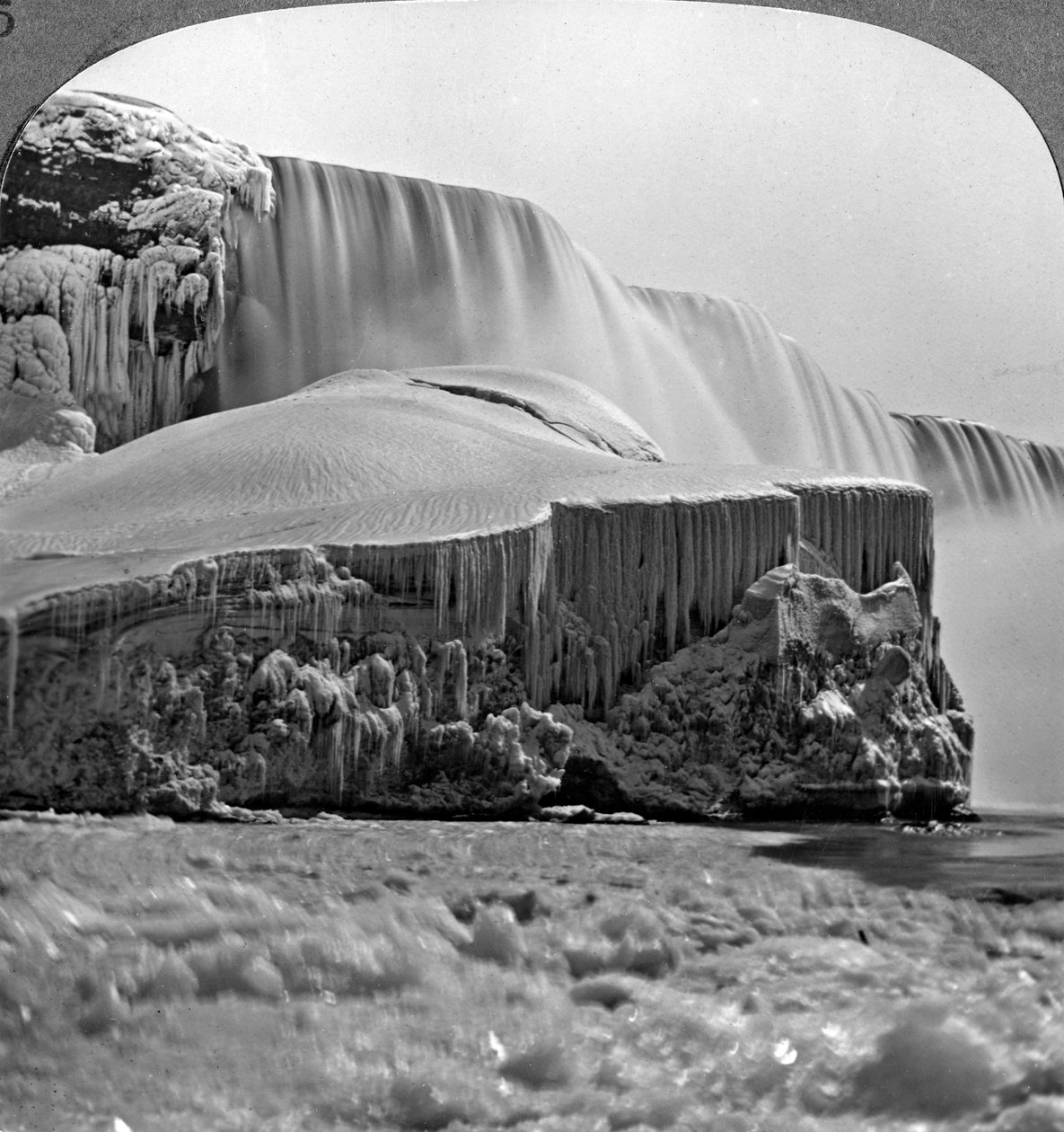American Falls, Niagara Falls, v zimě, New York, USA. od Realistic Travels Publishers