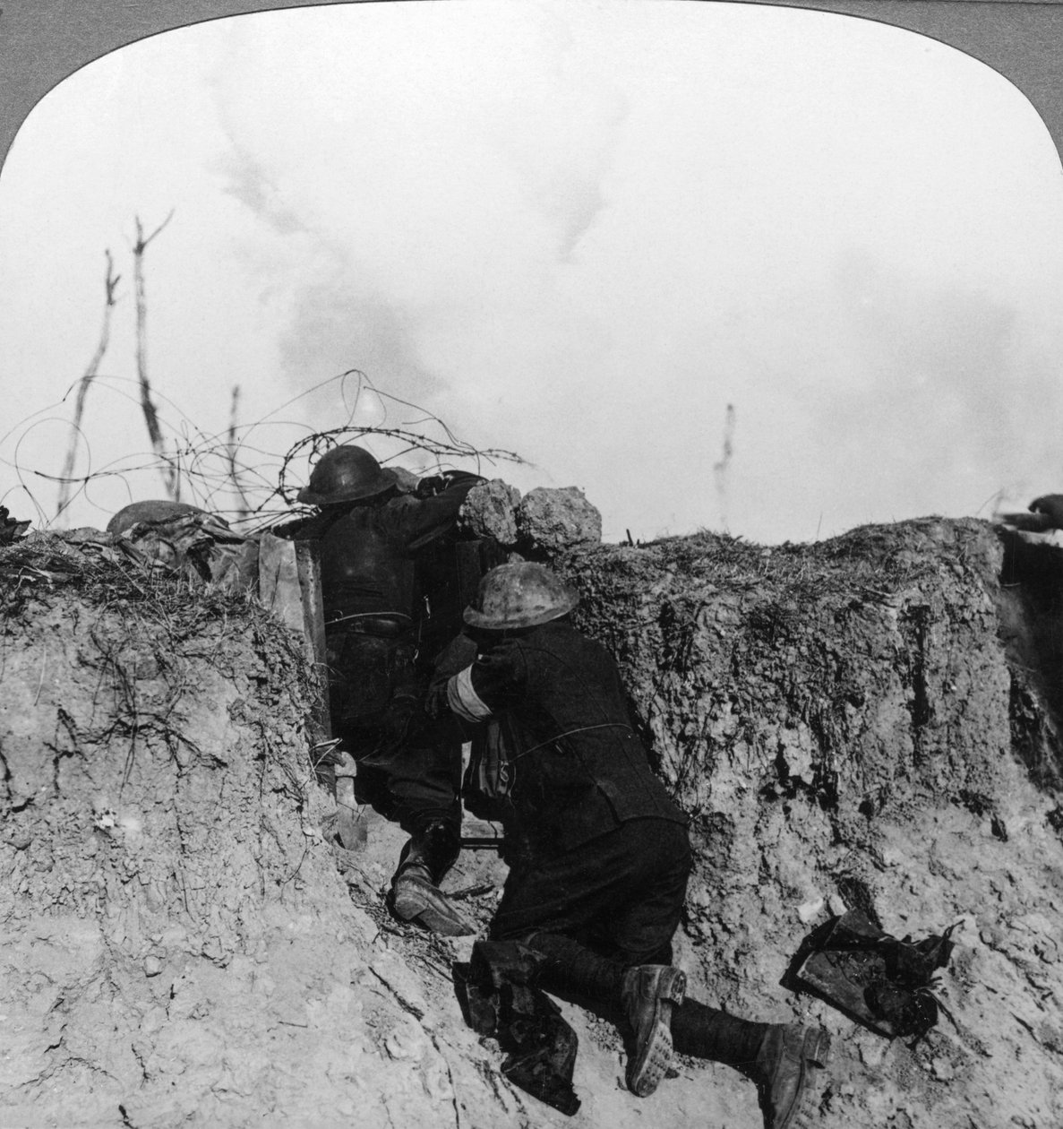 Důstojník dělostřeleckého pozorování na předsunutém stanovišti, Francie, první světová válka, 1914-1918. od Realistic Travels Publishers