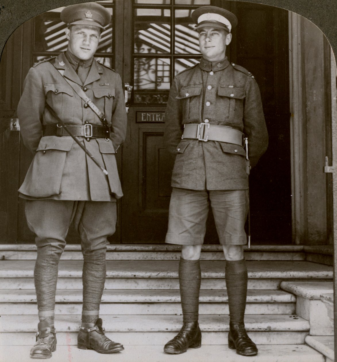 Kapitán MacDougall, DSO a Cadet Mullin, dva kanadští VC, první světová válka, 1914-1918 od Realistic Travels Publishers