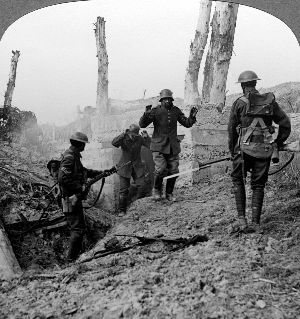 Vzdávající se němečtí vojáci, Bullecourt, Francie, první světová válka, 1914-1918. od Realistic Travels Publishers