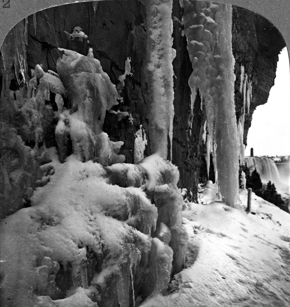 Niagarské vodopády, New York, USA. od Realistic Travels Publishers
