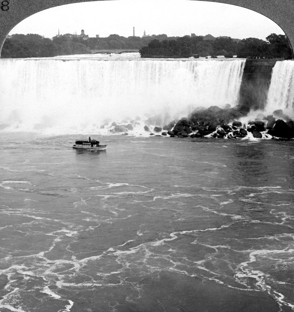 Niagarské vodopády a Maid of the Mist, z Canadian Cliffs, Kanada. od Realistic Travels Publishers