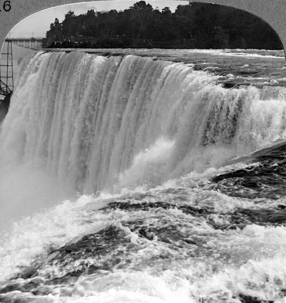 Niagarské vodopády, New York, USA. od Realistic Travels Publishers