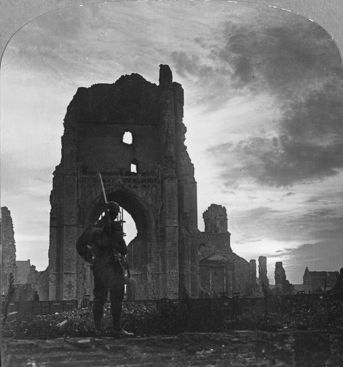 Ruiny Ypres, Flandry, Belgie, první světová válka, c1914-c1918 od Realistic Travels Publishers