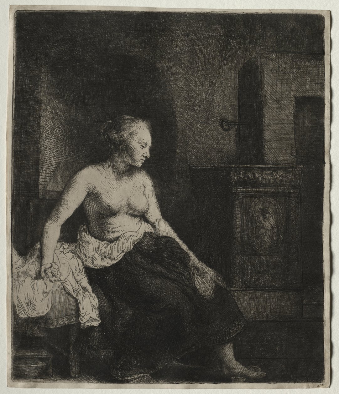 Žena sedí napůl oblečená vedle sporáku od Rembrandt van Rijn