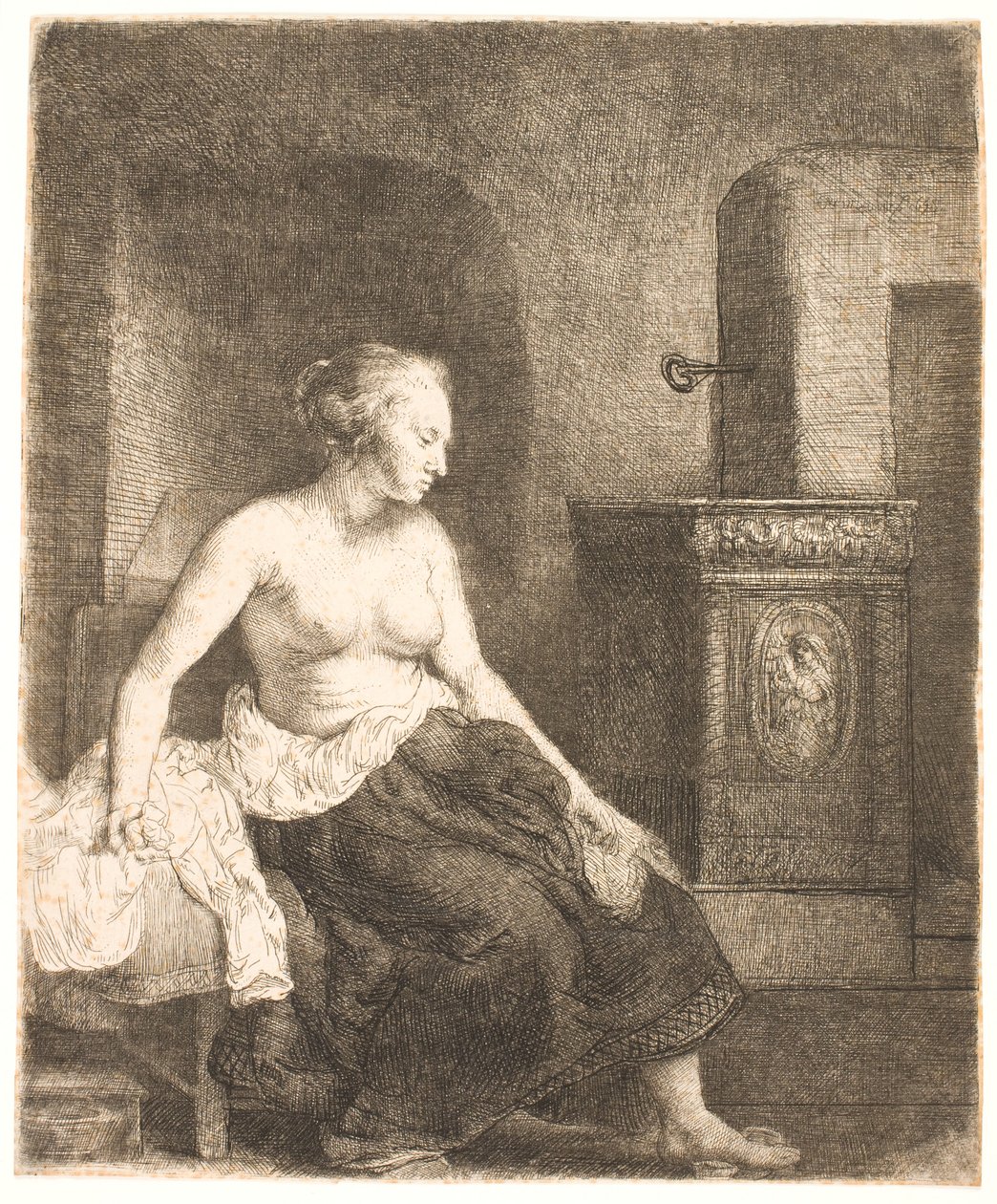 Žena sedí napůl oblečená vedle sporáku od Rembrandt van Rijn
