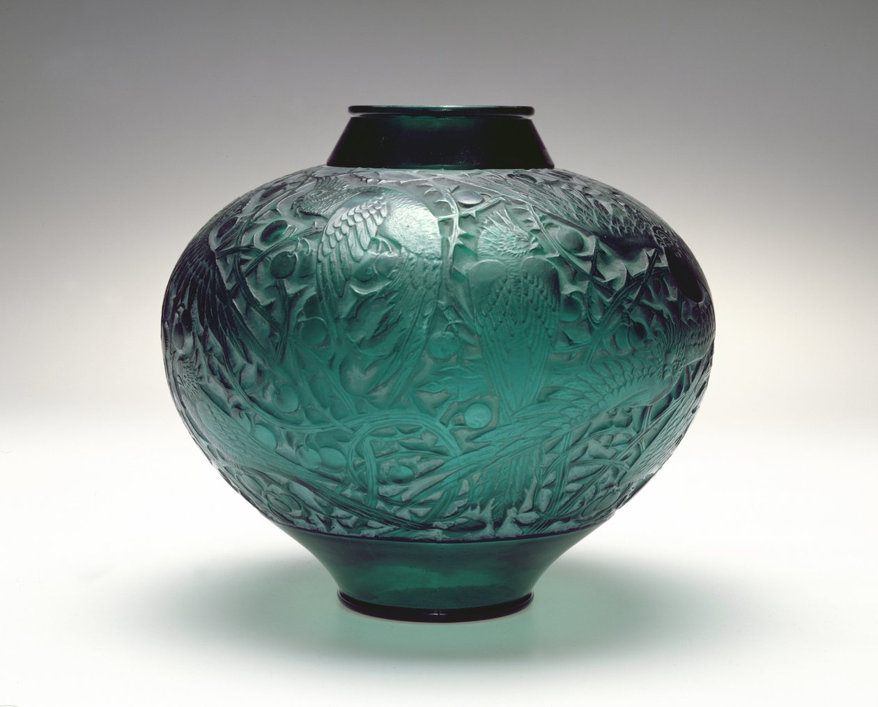 "Aras", smaragdově zelená váza, 1924 (sklo) od Rene Jules Lalique